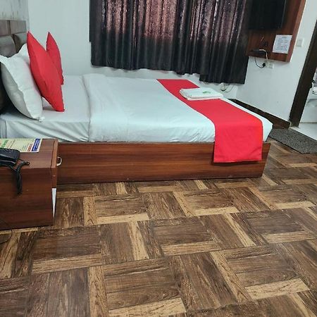 Hotel Cozy Cave Near Igi Airport Delhi 新德里 外观 照片