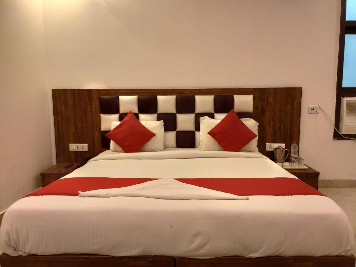 Hotel Cozy Cave Near Igi Airport Delhi 新德里 外观 照片