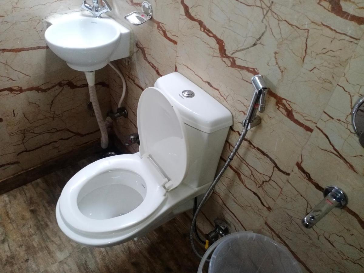 Hotel Cozy Cave Near Igi Airport Delhi 新德里 外观 照片
