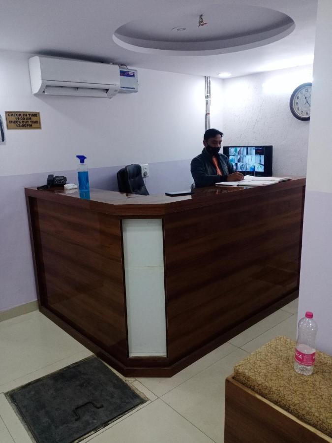 Hotel Cozy Cave Near Igi Airport Delhi 新德里 外观 照片