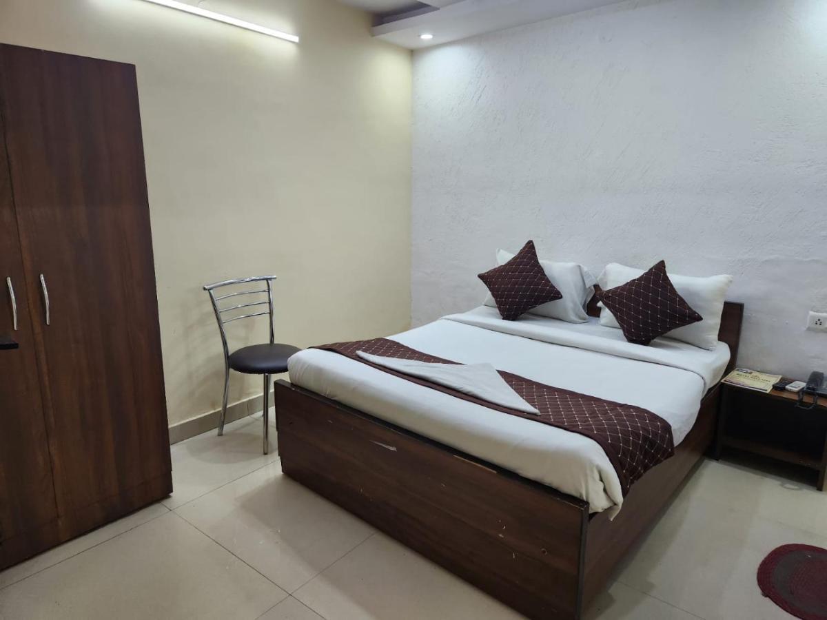 Hotel Cozy Cave Near Igi Airport Delhi 新德里 外观 照片