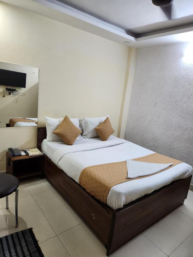 Hotel Cozy Cave Near Igi Airport Delhi 新德里 外观 照片