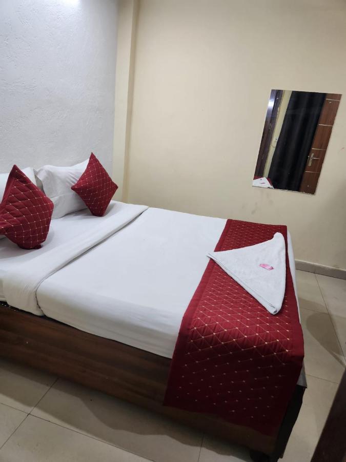 Hotel Cozy Cave Near Igi Airport Delhi 新德里 外观 照片