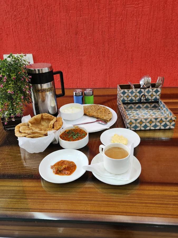 Hotel Cozy Cave Near Igi Airport Delhi 新德里 外观 照片